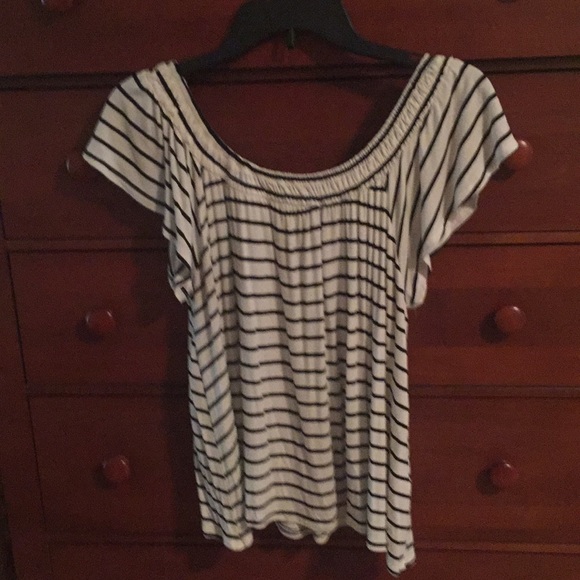 Francesca's Collections Tops - Crop tee